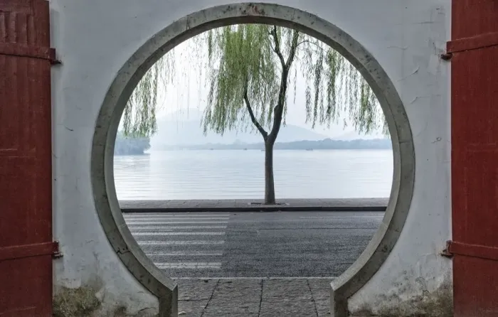Framed Print : Scene Of the West Lake Seen From Archway, Hangzhou Framed Print : Scene Of the West Lake Seen From Archway, Hangzhou