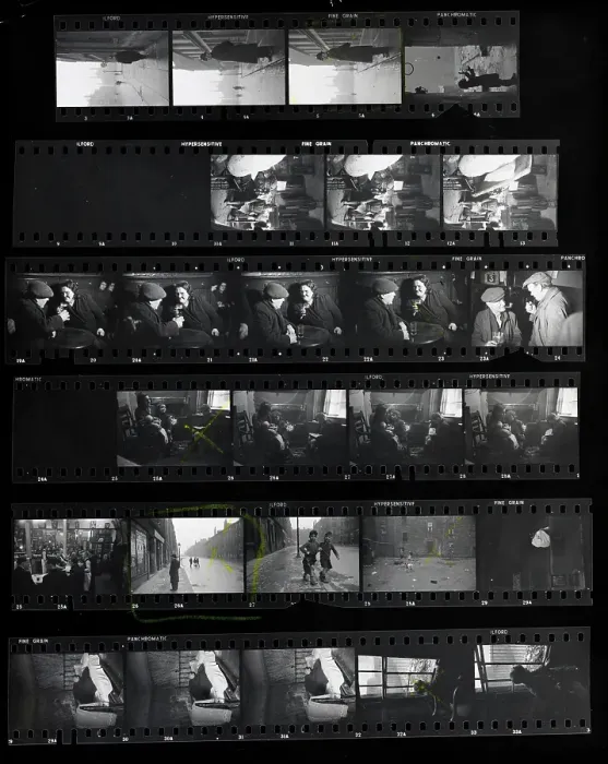 Framed Print : Scenes In The Gorbals Framed Print : Scenes In The Gorbals
