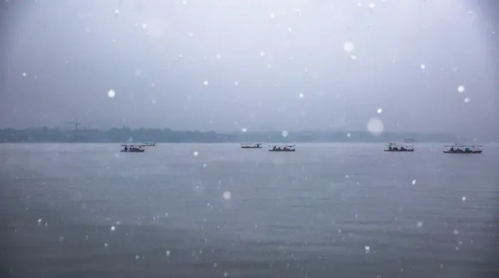 Framed Print : Scenic View Of Silhouette Boats On the West Lake In Snow, Hangzhou
