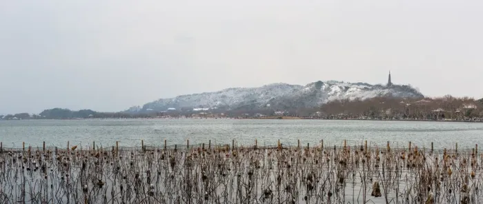 Framed Print : Scenic View Of the West Lake in snow, Hangzhou Framed Print : Scenic View Of the West Lake in snow, Hangzhou