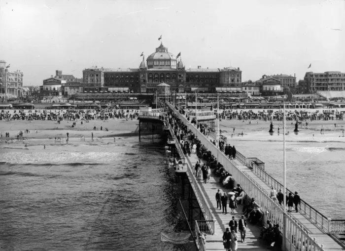 Framed Print : Scheveningen Pier Framed Print : Scheveningen Pier