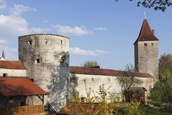 Schmidtweberturm tower and Amtsknechtsturm tower and city walls, Berching, Upper Palatinate, Bavaria, Germany, Europe
