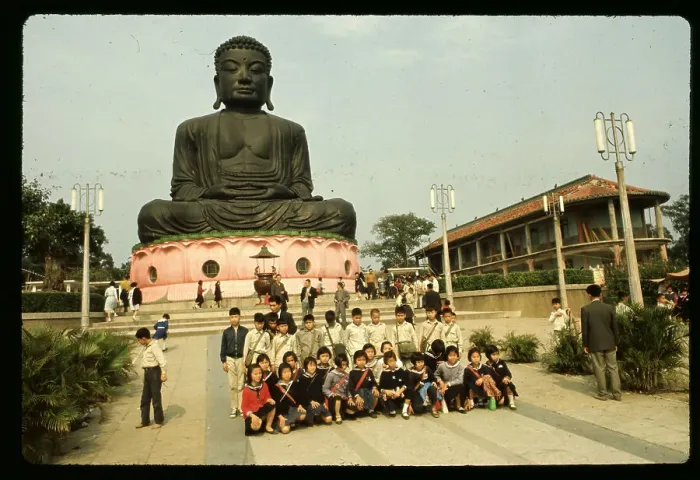 Framed Print : School Children Posing by Buddha Statue Framed Print : School Children Posing by Buddha Statue