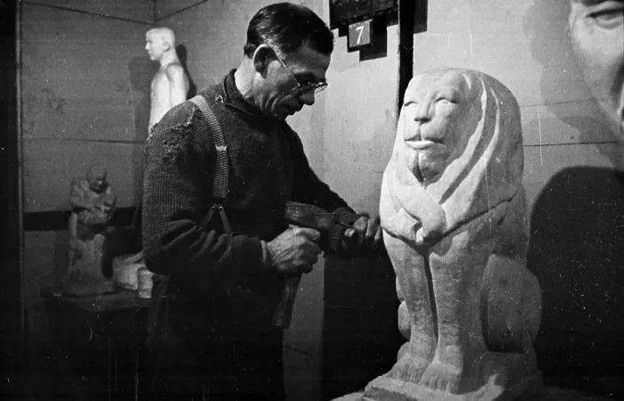 Framed Print : Sculpture Admirer Framed Print : Sculpture Admirer