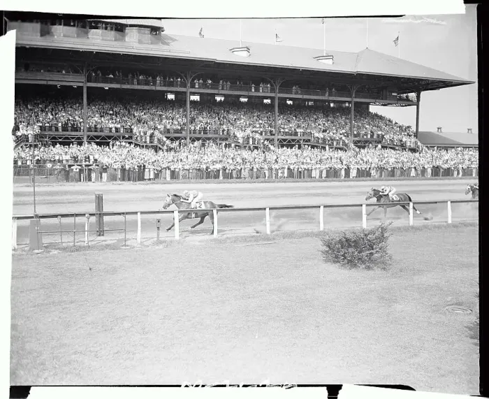 Framed Print : Seabiscuit Leading at the Yonkers Handicap Framed Print : Seabiscuit Leading at the Yonkers Handicap