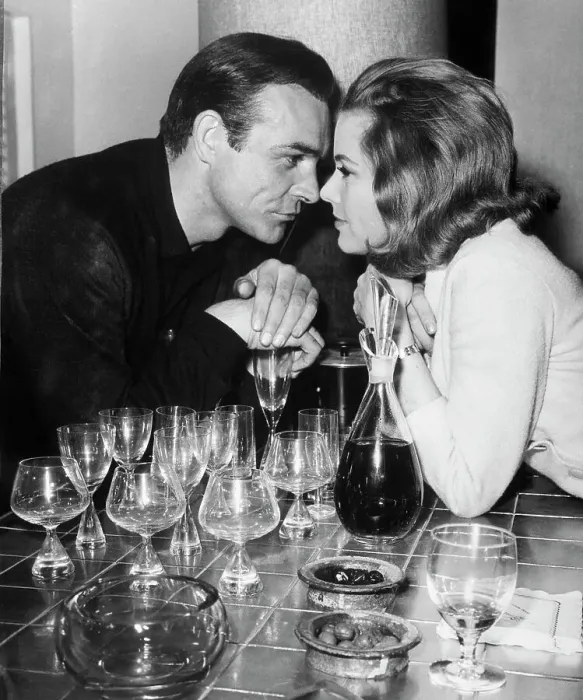 Framed Print : Sean Connery and Honor Blackman in Goldfinger Framed Print : Sean Connery and Honor Blackman in Goldfinger