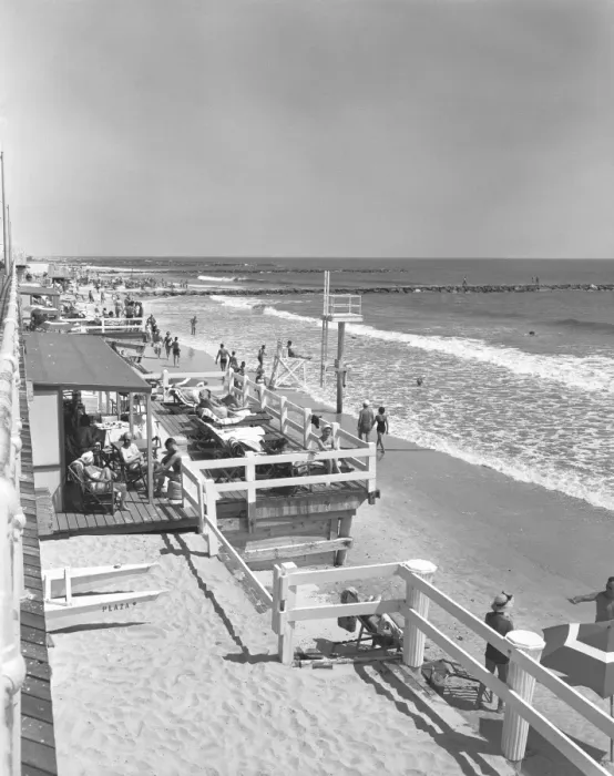 Framed Print : Seashore and beach, (B&W), elevated view Framed Print : Seashore and beach, (B&W), elevated view