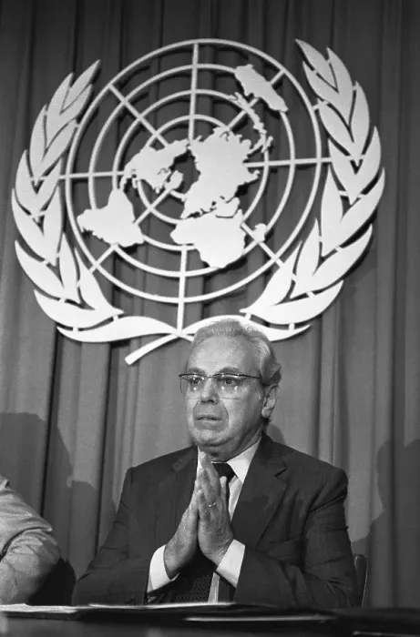 Framed Print : UN Secretary General Javier Perez de Cuellar Framed Print : UN Secretary General Javier Perez de Cuellar