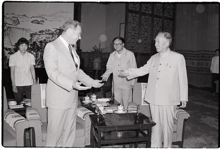 Framed Print : Secretary of State and Chinese Vice Premier Framed Print : Secretary of State and Chinese Vice Premier