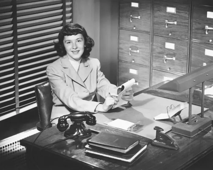 Framed Print : Secretary working in office, (B&W) Framed Print : Secretary working in office, (B&W)