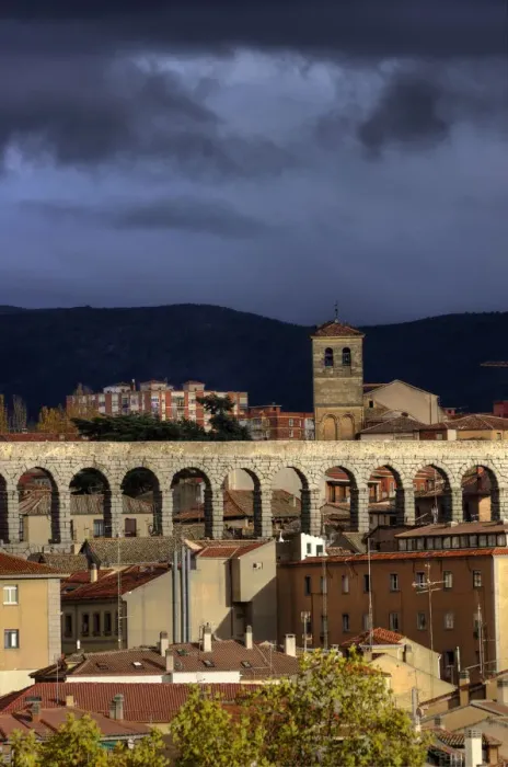 Framed Print : Segovia old town and ancient Roman Aqueduct Framed Print : Segovia old town and ancient Roman Aqueduct