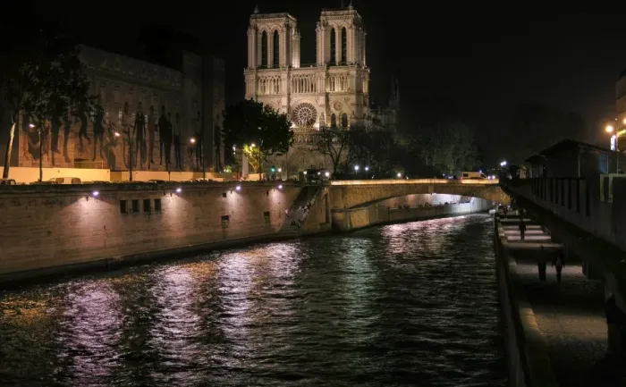 Framed Print : The Seine river and the Notre Dame at night