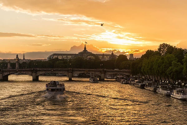 Seine river sightseeing cruise with sunset