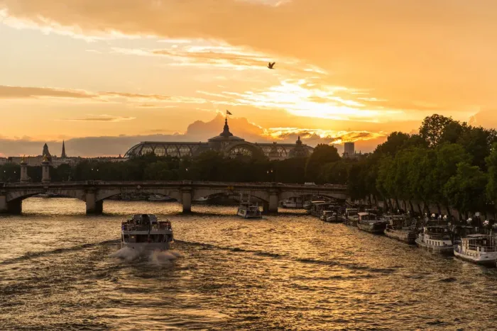 Framed Print : Seine river sightseeing cruise with sunset Framed Print : Seine river sightseeing cruise with sunset