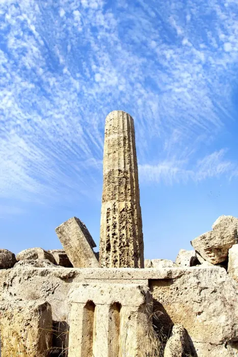 Framed Print : Selinunte, a column remained up among the ruins Framed Print : Selinunte, a column remained up among the ruins