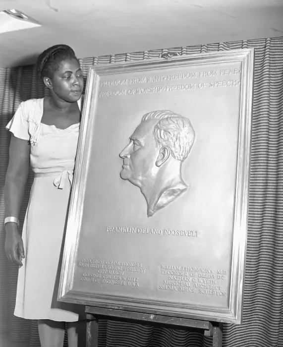 Framed Print : Selma Burke Poses with Plaque Framed Print : Selma Burke Poses with Plaque