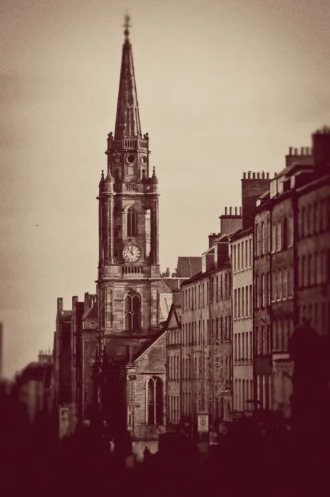 Framed Print : Sepia Royal Mile Edinburgh Framed Print : Sepia Royal Mile Edinburgh