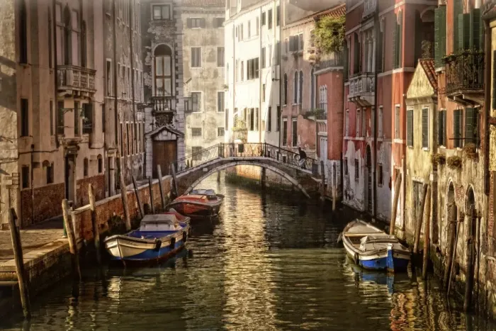 Framed Print : Sestiere. Urban Venice landscape Framed Print : Sestiere. Urban Venice landscape