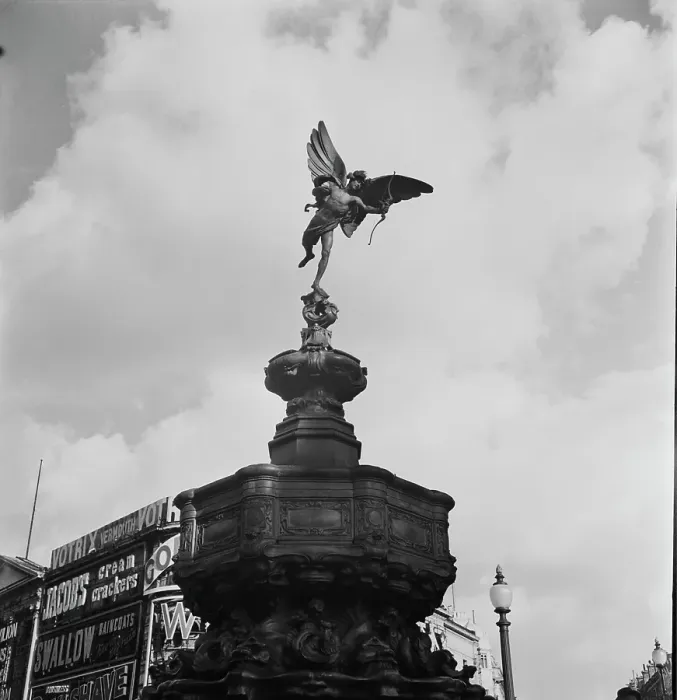 Framed Print : Shaftesbury Memorial Fountain Framed Print : Shaftesbury Memorial Fountain