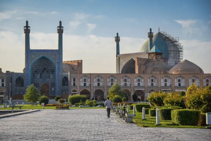 Framed Print : Shah Mosque and gate at Naqsh-e-Jahan Square, Isfahan, Iran Framed Print : Shah Mosque and gate at Naqsh-e-Jahan Square, Isfahan, Iran