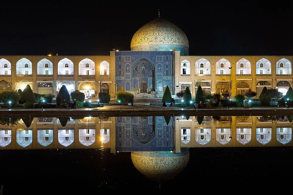 Sheikh Lotfollah Mosque by night, Isfahan, Iran