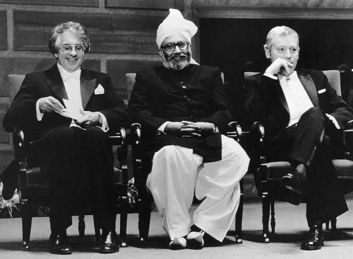 Framed Print : Sheldon Glashow with Abdus Salam and Steven Weinberg Framed Print : Sheldon Glashow with Abdus Salam and Steven Weinberg