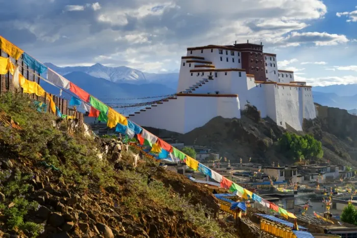 Framed Print : Shigatse Dzong, Tibet, China Framed Print : Shigatse Dzong, Tibet, China
