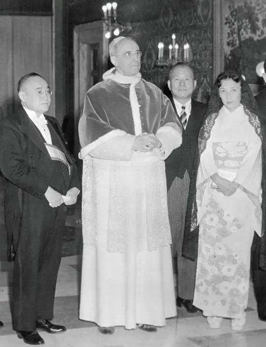 Framed Print : Shigeru Yoshida and Daughter Visiting Pope Pius XII Framed Print : Shigeru Yoshida and Daughter Visiting Pope Pius XII