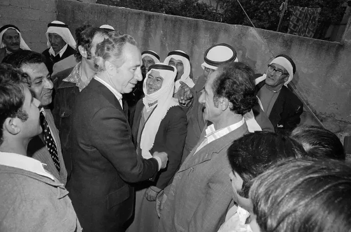 Framed Print : Shimon Peres Campaigning