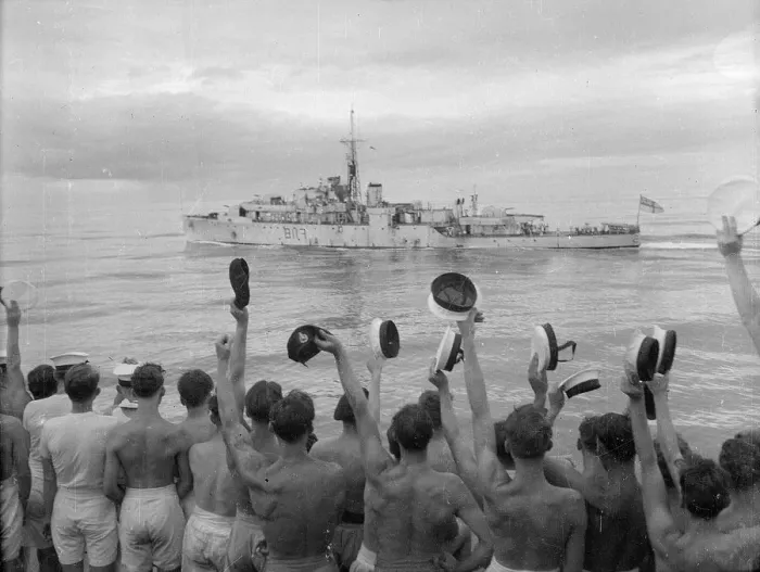 Framed Print : Ship Ahoy. 22nd August 1949: Crew of HMS Jamaica cheering the HMS Amethyst Framed Print : Ship Ahoy. 22nd August 1949: Crew of HMS Jamaica cheering the HMS Amethyst