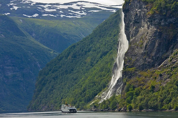 Ship going through the Seven Sisters Waterfall