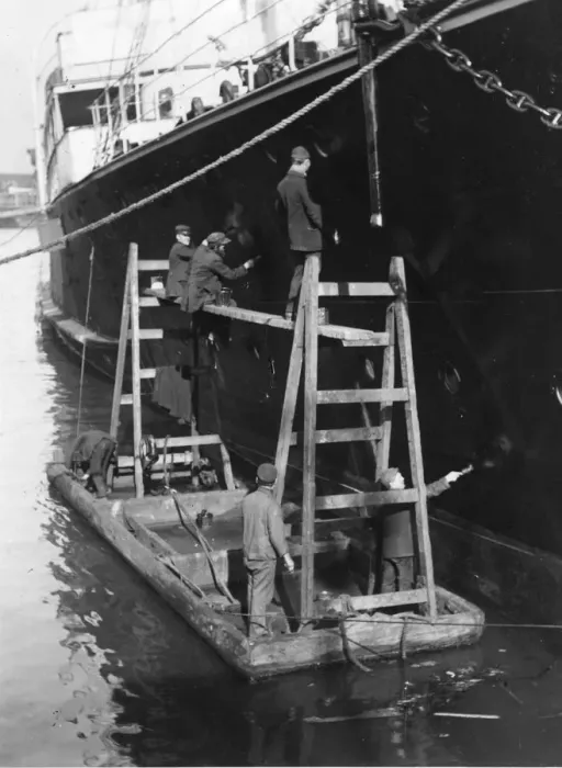 Framed Print : Shipbuilding Framed Print : Shipbuilding