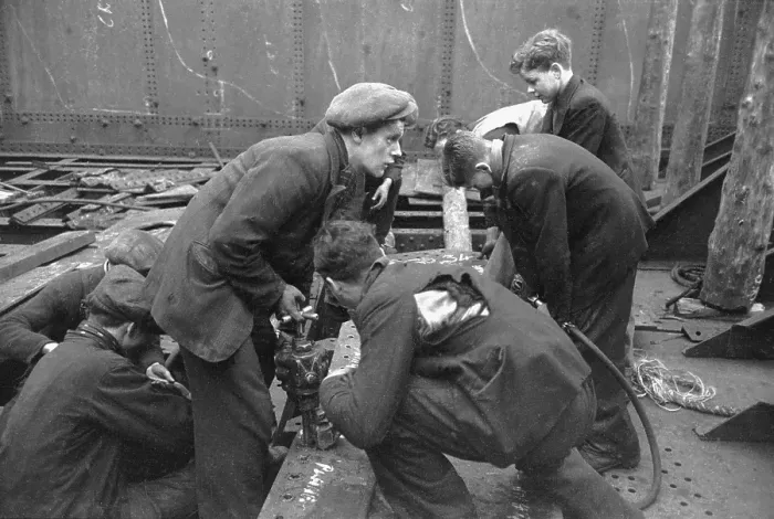 Framed Print : Shipworkers Framed Print : Shipworkers
