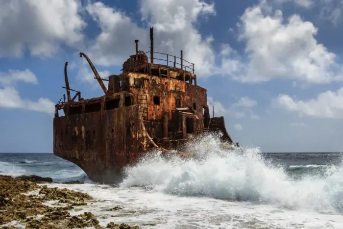 Framed Print : Shipwreck on coast of Little Curacao, Caribbean Framed Print : Shipwreck on coast of Little Curacao, Caribbean