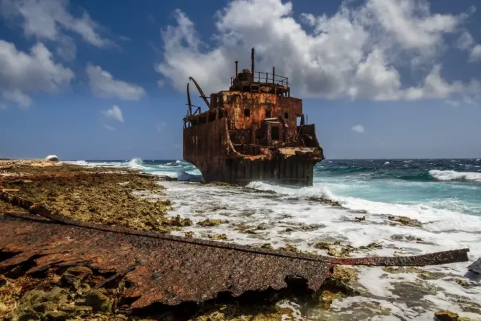 Framed Print : Shipwreck on Little Curacao Framed Print : Shipwreck on Little Curacao