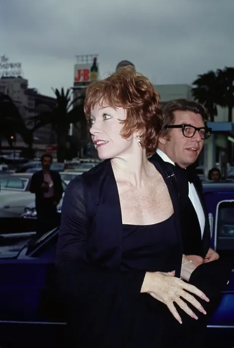 Framed Print : Shirley MacLaine & Pete Hamill Framed Print : Shirley MacLaine & Pete Hamill