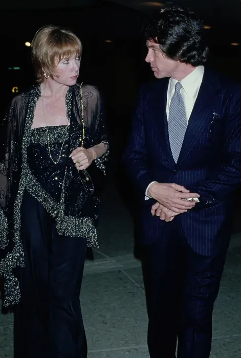 Framed Print : Shirley MacLaine & Warren Beatty Framed Print : Shirley MacLaine & Warren Beatty
