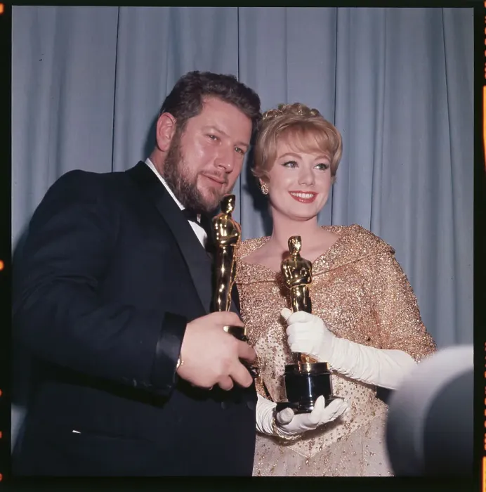 Framed Print : Shirly Jones and Peter Ustinov Framed Print : Shirly Jones and Peter Ustinov