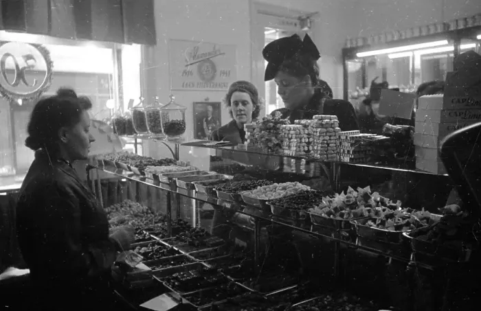Framed Print : Shopping. 11th May 1946: Shopping in Stockholm Framed Print : Shopping. 11th May 1946: Shopping in Stockholm
