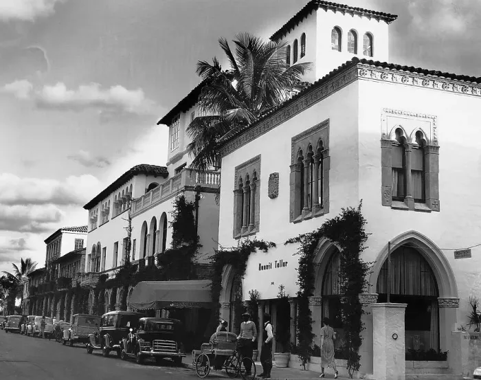 Framed Print : Shops Along Avenue in Palm Beach Framed Print : Shops Along Avenue in Palm Beach