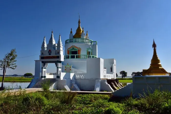 Framed Print : Shwe Modeptaw Pagoda at the U Bein bridge, Amarapura, Myanmar Framed Print : Shwe Modeptaw Pagoda at the U Bein bridge, Amarapura, Myanmar