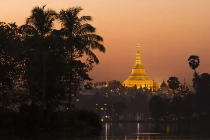 Framed Print : Shwedagon Pagoda Framed Print : Shwedagon Pagoda