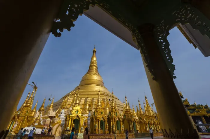 Framed Print : Shwedagon pagoda Framed Print : Shwedagon pagoda