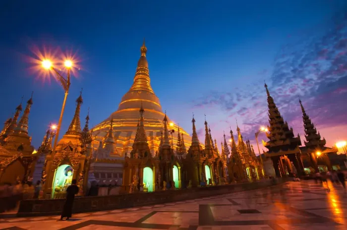 Framed Print : Shwedagon pagoda Framed Print : Shwedagon pagoda