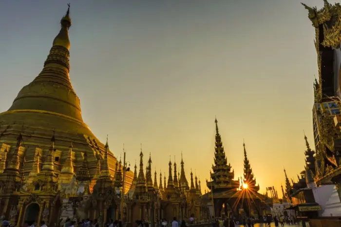 Framed Print : Shwedagon Pagoda at sunset, Yangon, Myanmar Framed Print : Shwedagon Pagoda at sunset, Yangon, Myanmar