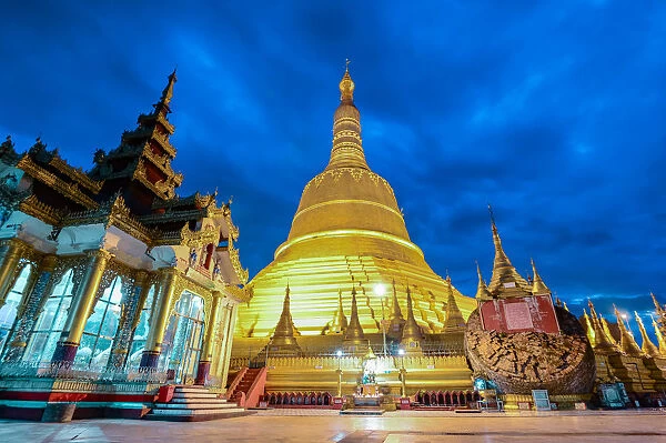 Shwemawdaw paya the most famous pagoda in bago, myanmar