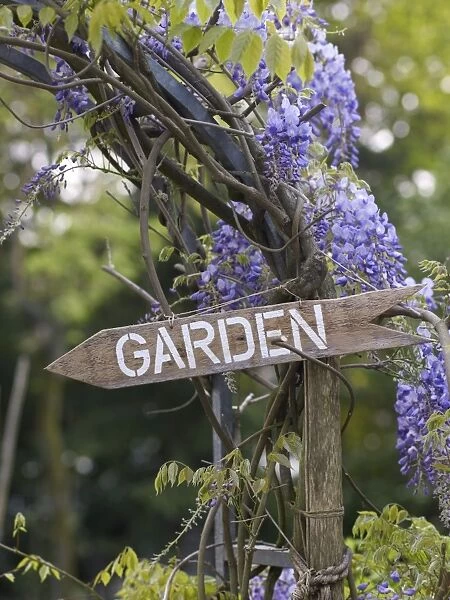 Sign Garden in a romantic garden