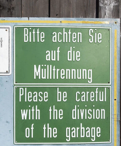Sign in German and English Bitte achten Sie auf die Mulltrennung, Please be careful with the division of the garbage