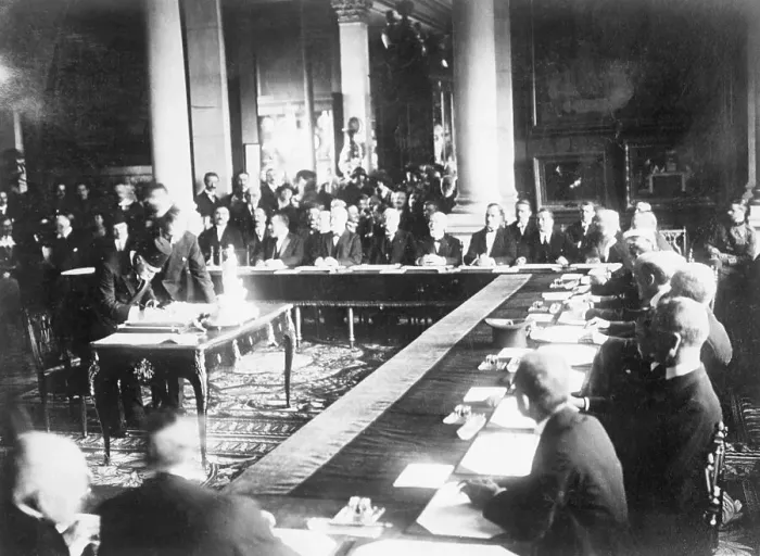 Framed Print : Signing of the Treaty of Sevres Framed Print : Signing of the Treaty of Sevres