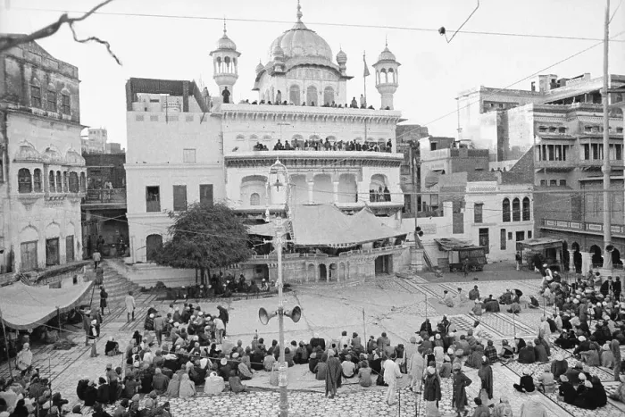 Framed Print : Sikhs Gathering at Golden Temple Framed Print : Sikhs Gathering at Golden Temple